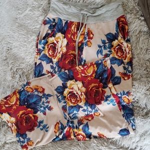 NWOT Floral Lounge Pants W/Pockets.